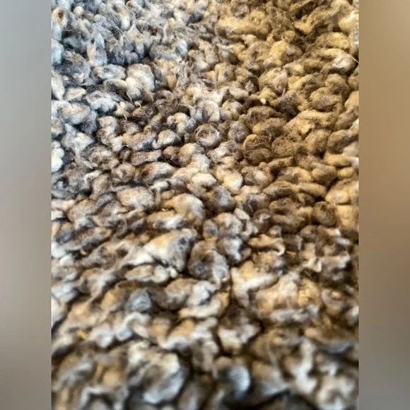 Coffee Shop New York Women’s Medium Gray and White Pullover Sherpa Sweater.Used. - Picture 4 of 4
